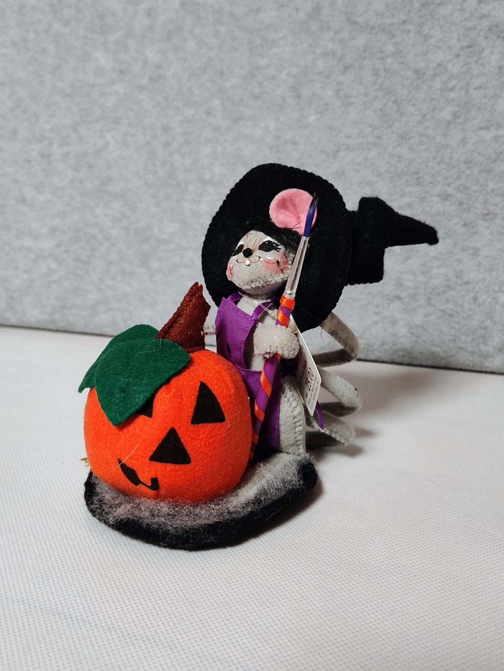 Annalee 5 In. Trick Or Treat Halloween painter art Mouse pumpkin whimsical